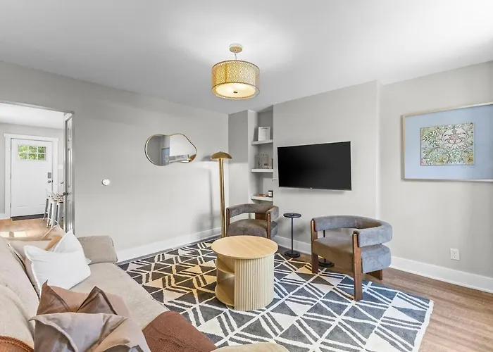 Lux Newly Renovated Full Work From Setup * Columbus