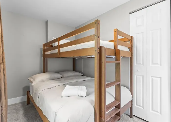 Lux Newly Renovated Full Work From Setup